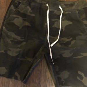 **NWOT**Hollister Men Camo Size L